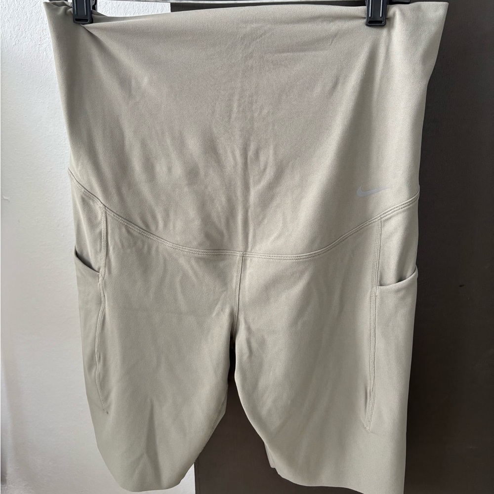 NWT Nike Zenvy High-Rise 8" Maternity Biker Shorts - Light Army - Size M - Picture 5 of 8